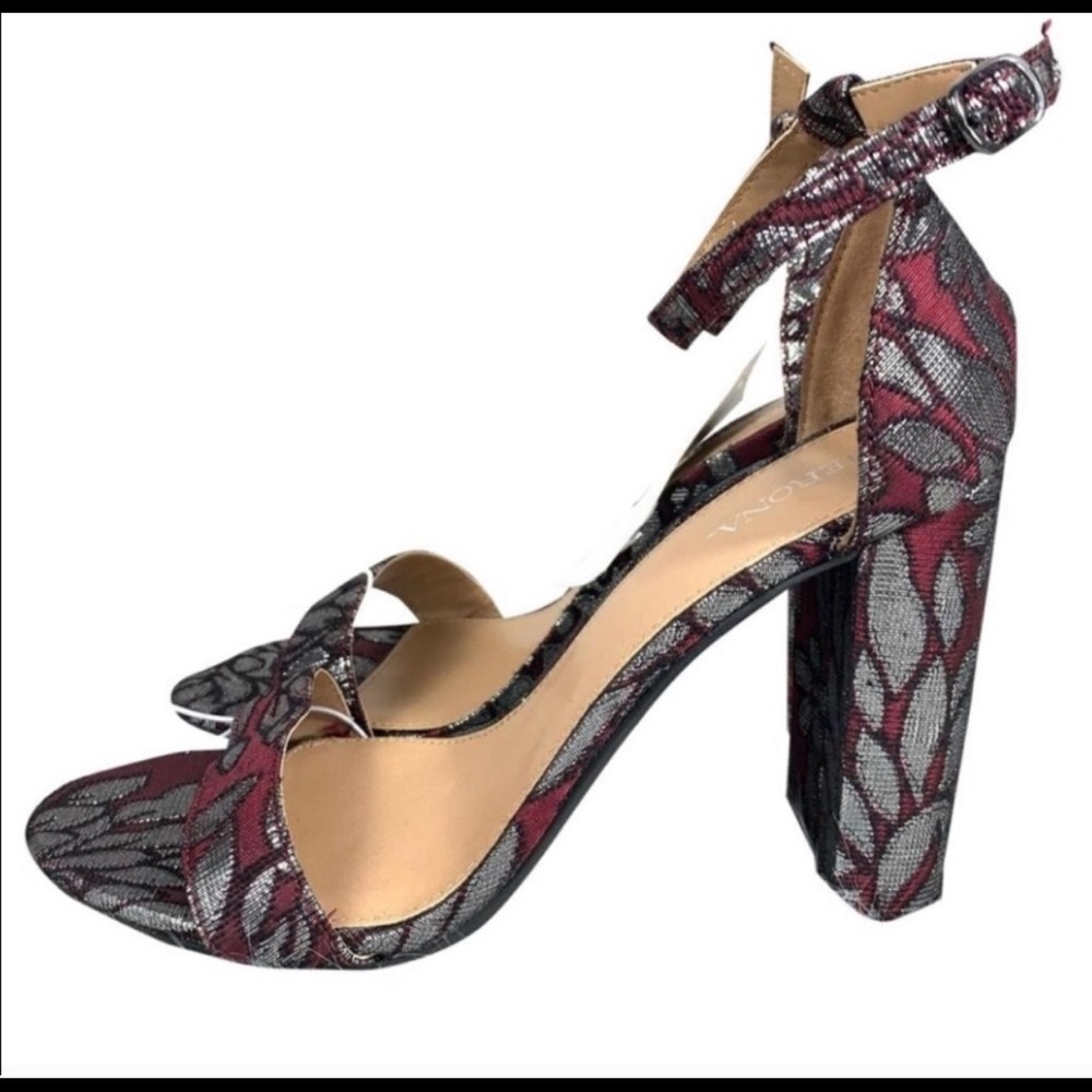 heels - Picture 2 of 7